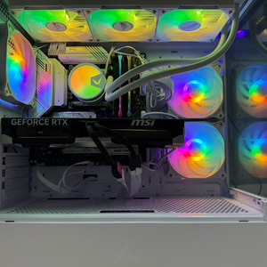 컴퓨터 본체 14600kf/ 5070 ti / 하이닉스 DDR5 32GB