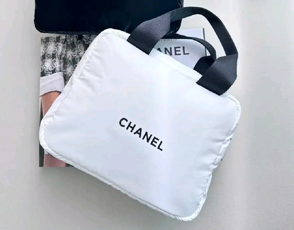 샤넬뷰티 파우치 이미지