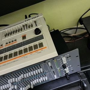 상태최상급 TR-707 리듬 머신 이미지