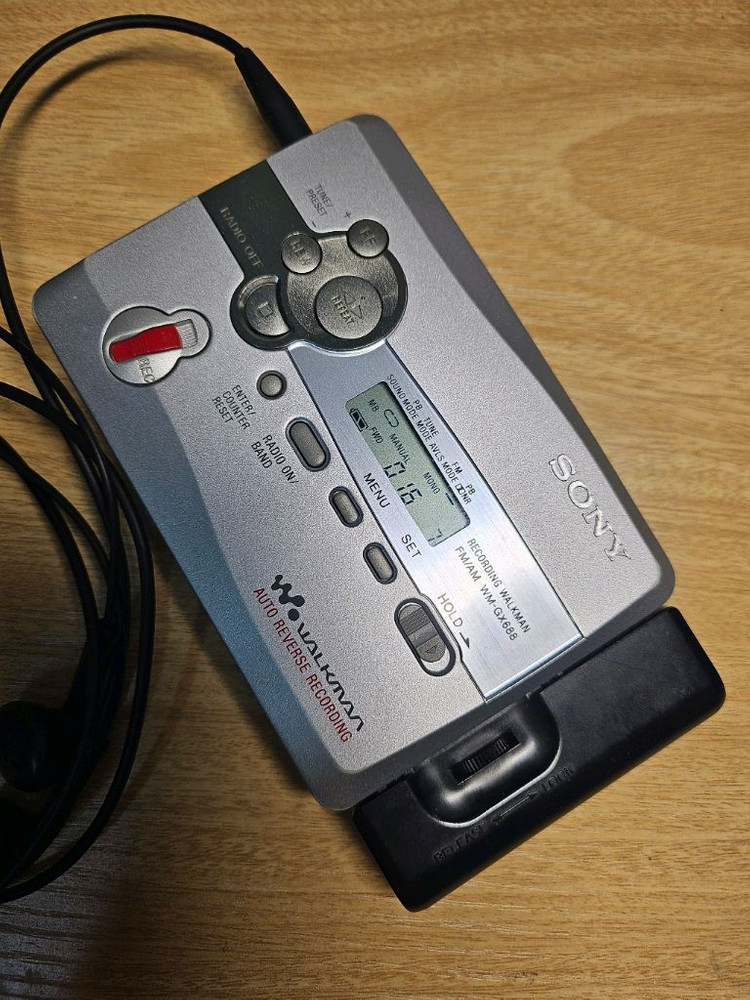 소니 워크맨 WM-GX688 라디오 카세트--1