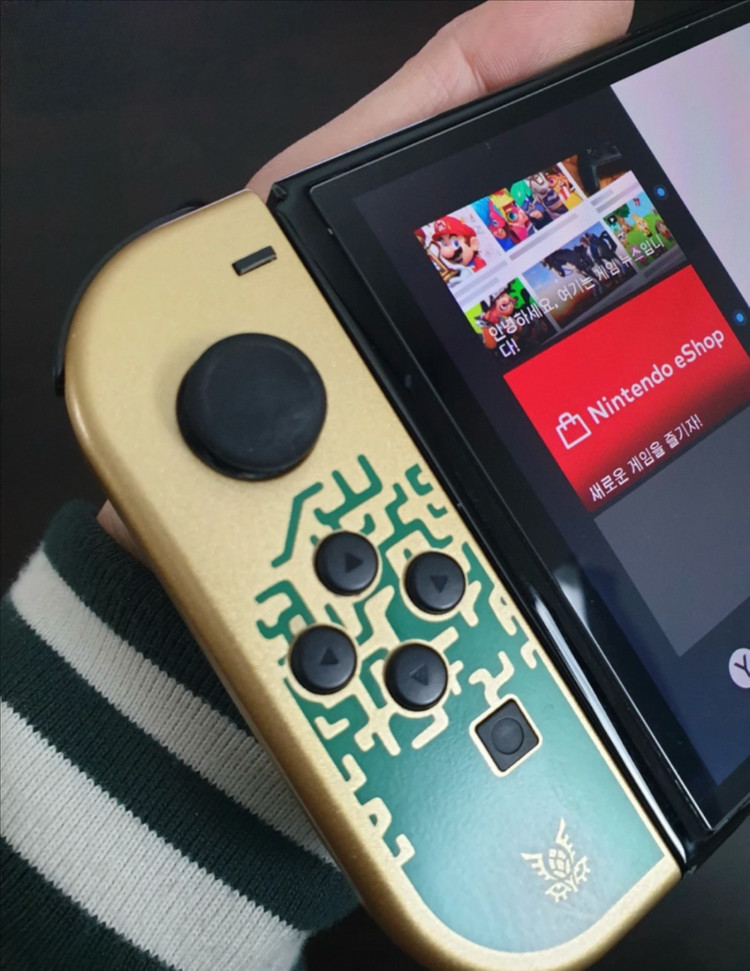 닌텐도 스위치 OLED 젤다 왕눈 에디션--1