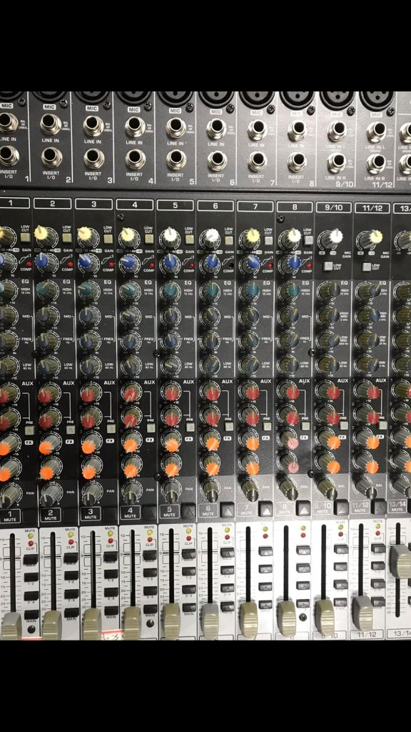 behringer xenyx x2442 믹싱콘솔 이미지