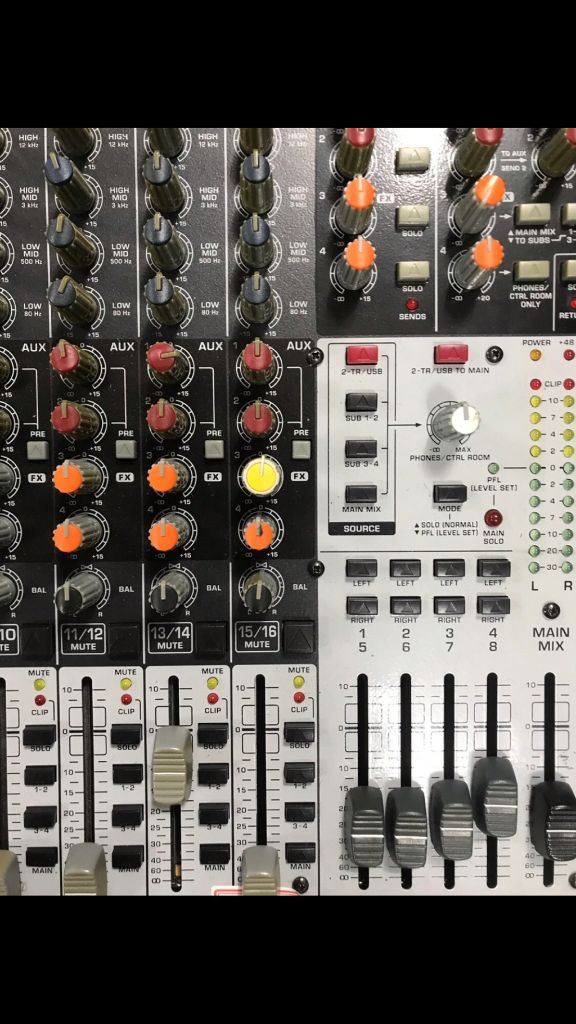 behringer xenyx x2442 믹싱콘솔 이미지