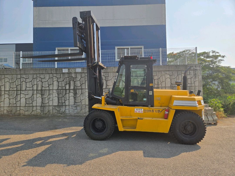 특A급 두산 10톤 중고지게차 2004년식 풀옵션 디젤지게차 매매 2500만원 이미지