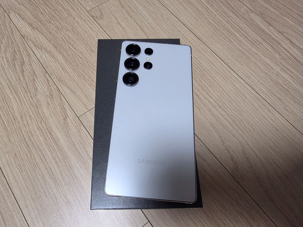 실사용한 자급제 갤럭시S25 울트라 512G 화이트실버 팝니다.--1
