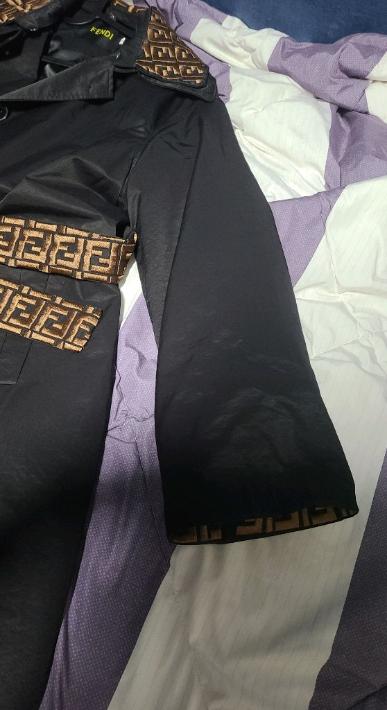 펜디 FF 자수 트렌치 블랙 코트 급처--2