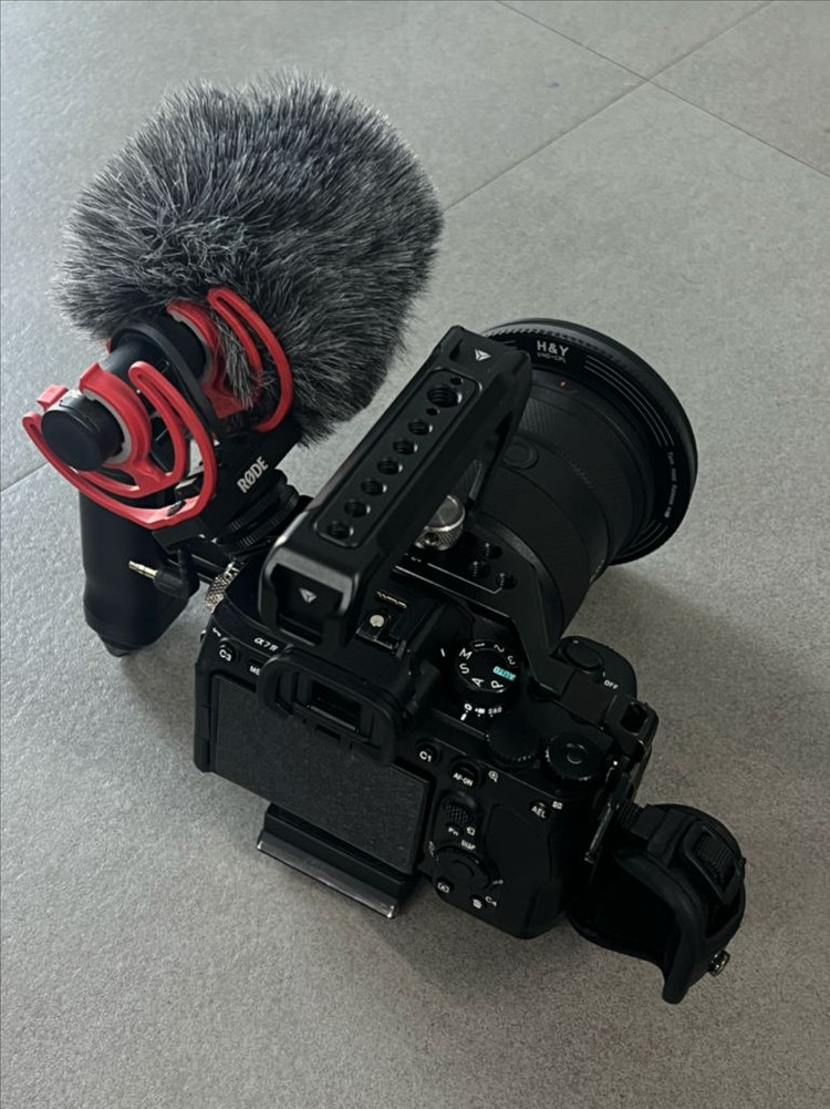 소니 A7m4 + 소니 24-70 GM2 렌즈 영상 키트 풀세트 판매합니다. 이미지