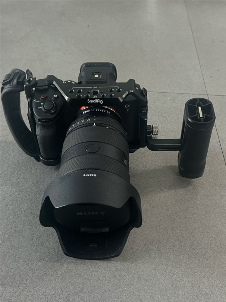 소니 A7m4 + 소니 24-70 GM2 렌즈 영상 키트 풀세트 판매합니다. 이미지