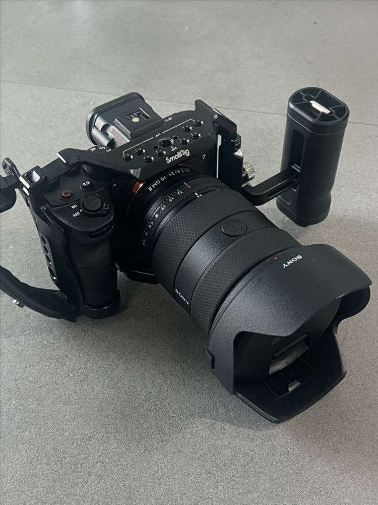 소니 A7m4 + 소니 24-70 GM2 렌즈 영상 키트 풀세트 판매합니다. 이미지
