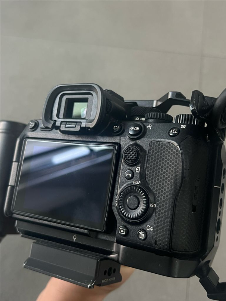 소니 A7m4 + 소니 24-70 GM2 렌즈 영상 키트 풀세트 판매합니다. 이미지