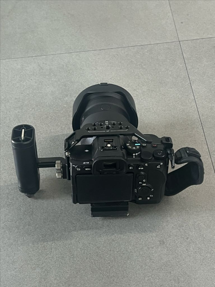 소니 A7m4 + 소니 24-70 GM2 렌즈 영상 키트 풀세트 판매합니다. 이미지