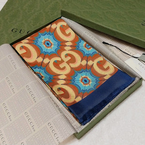 구찌 100주년 리미티드 에디션 스카프