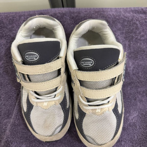 뉴발란스 키즈 2002FA 운동화 200mm 판매합니다