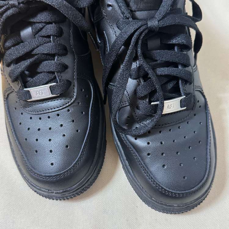 (W) 나이키 에어포스 107 로우 트리플 블랙 235 사이즈 판매합니다.--7