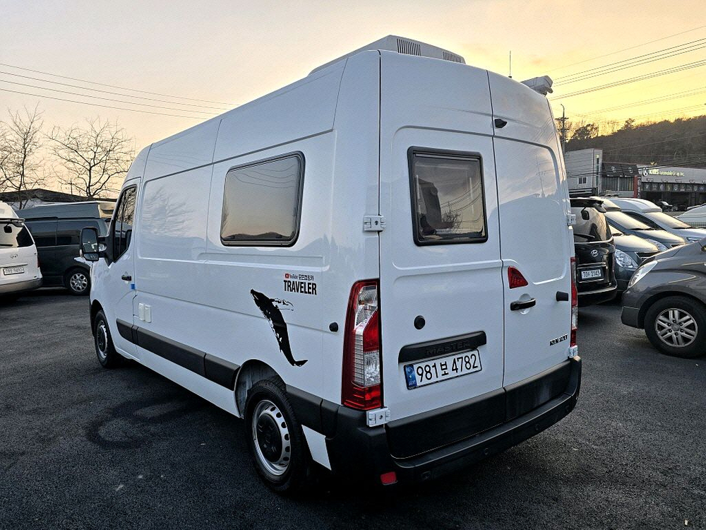 24년 뉴마스터3인승캠핑카(준신규,2만km)-전액할부됨 이미지