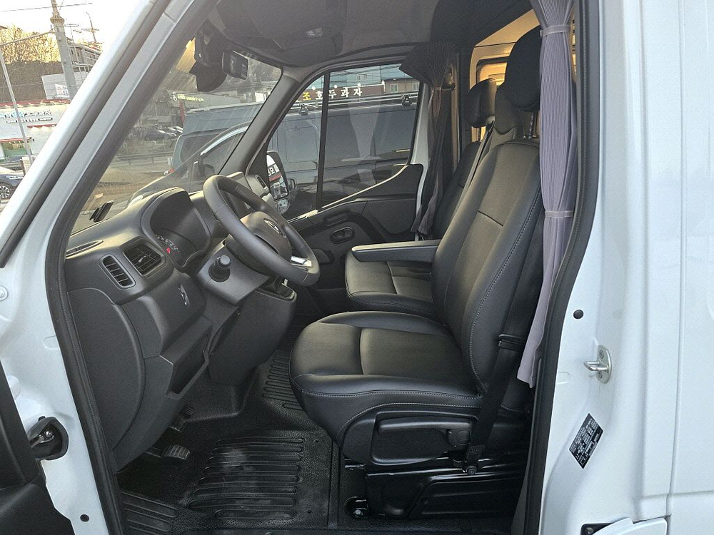 24년 뉴마스터3인승캠핑카(준신규,2만km)-전액할부됨 이미지