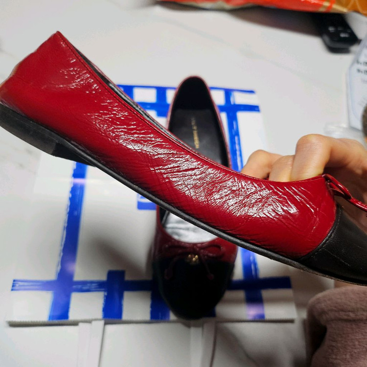 (일반택배포함)토리버치 캡토 플랫슈즈 37-240 사용감있지만 전체적으로 봐줄만하고 이염없어요 이미지