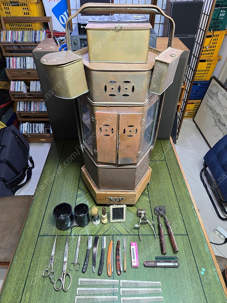 빈티지 엔틱 근대사 황동 이발장 소독장 이발기구일체 이미지