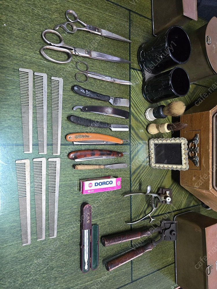 빈티지 엔틱 근대사 황동 이발장 소독장 이발기구일체 이미지