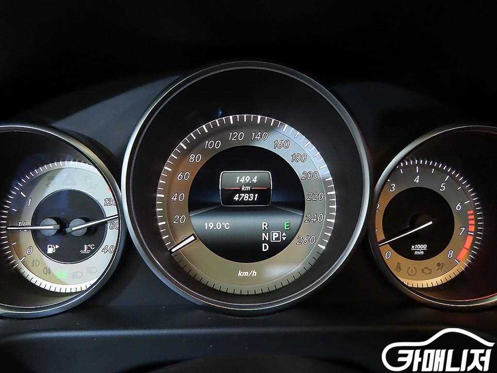 [벤츠]E-클래스 W212 E300 4MATIC 아방가르드 #3월급매 이미지