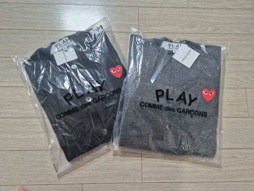 쿨거래시 23만택포! 미착용 새제품 정품 꼼데가르송 PLAY 레드하트 가디건 남여공용--2
