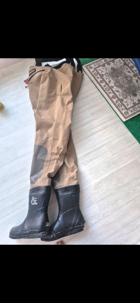 웨이더렉스 240mm 수초용 가슴 장화입니다.택배비 별도고 상품 좋습니다. 사진 참고요!! 이미지