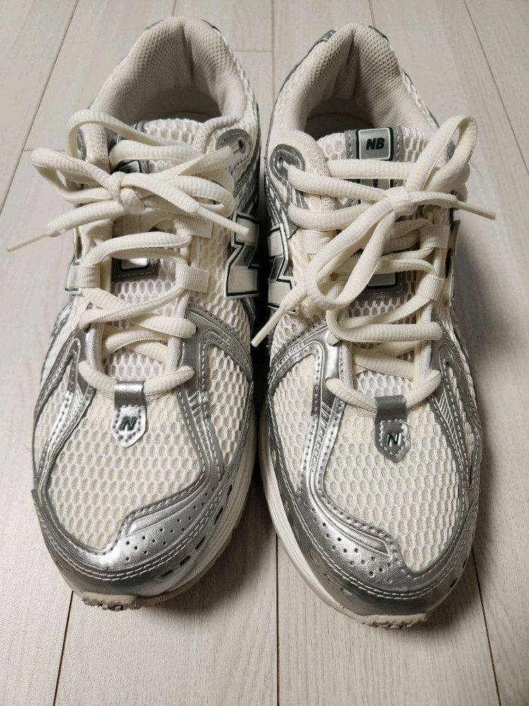 새상품급)뉴발란스 운동화 1906 M1906REE 사이즈275몇번 안신어서 깨끗해요에눌문의 사절여러 중고사이트에도 이미지