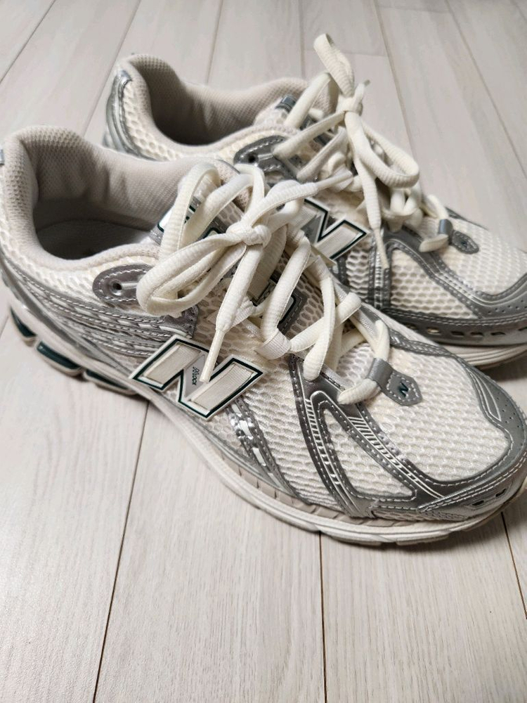 새상품급)뉴발란스 운동화 1906 M1906REE 사이즈275몇번 안신어서 깨끗해요에눌문의 사절여러 중고사이트에도 이미지
