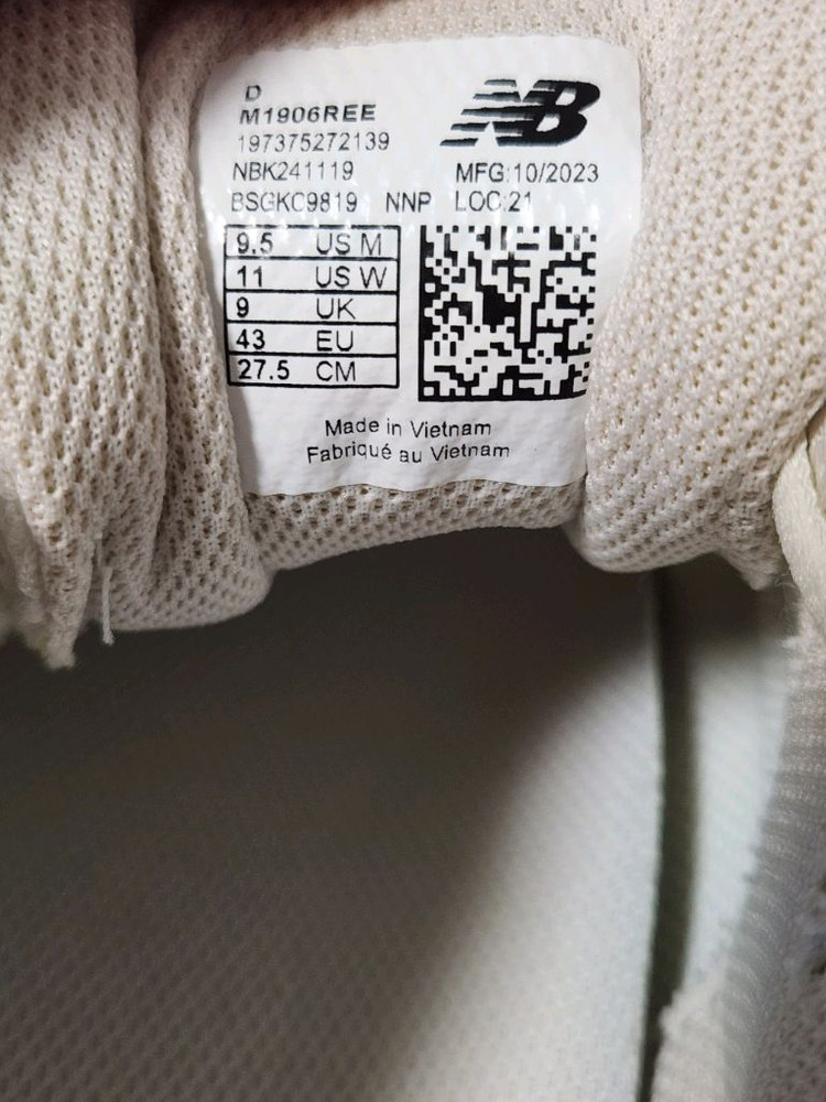 새상품급)뉴발란스 운동화 1906 M1906REE 사이즈275몇번 안신어서 깨끗해요에눌문의 사절여러 중고사이트에도 이미지