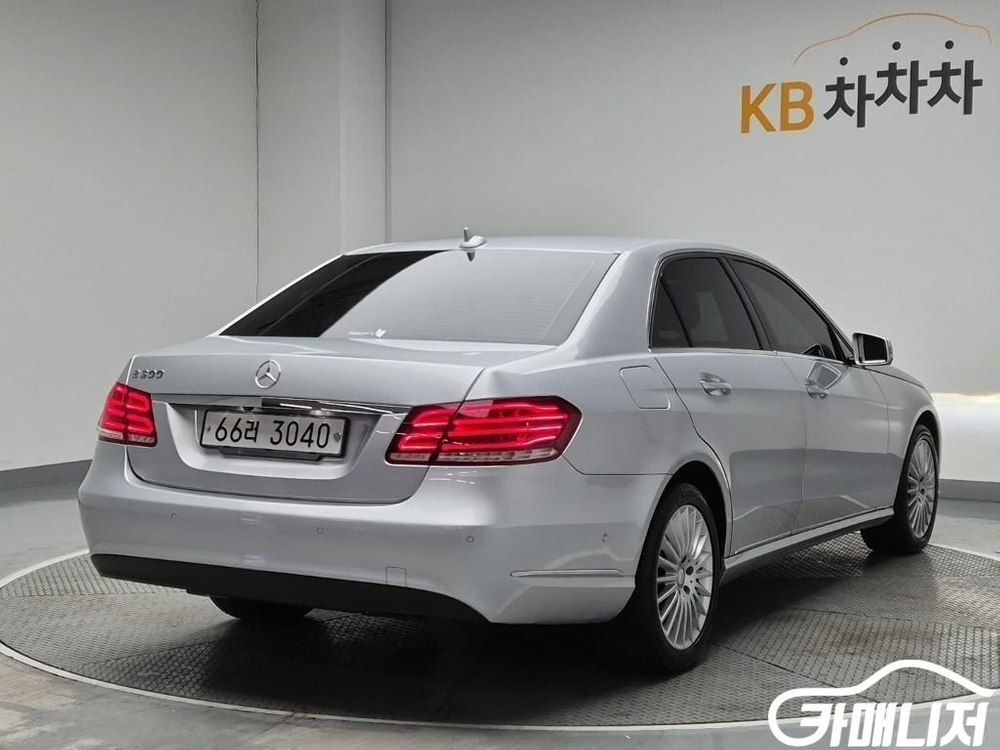 [벤츠]E-클래스 W212 E300 아방가르드 (5인승) #3월급매 이미지