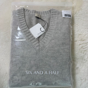 식스앤어하프 LOU 캐시미어 브이넥 에크루 새상품 이미지