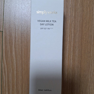 심플리웍스 비건 포슬린 데이로션 선크림 SPF50