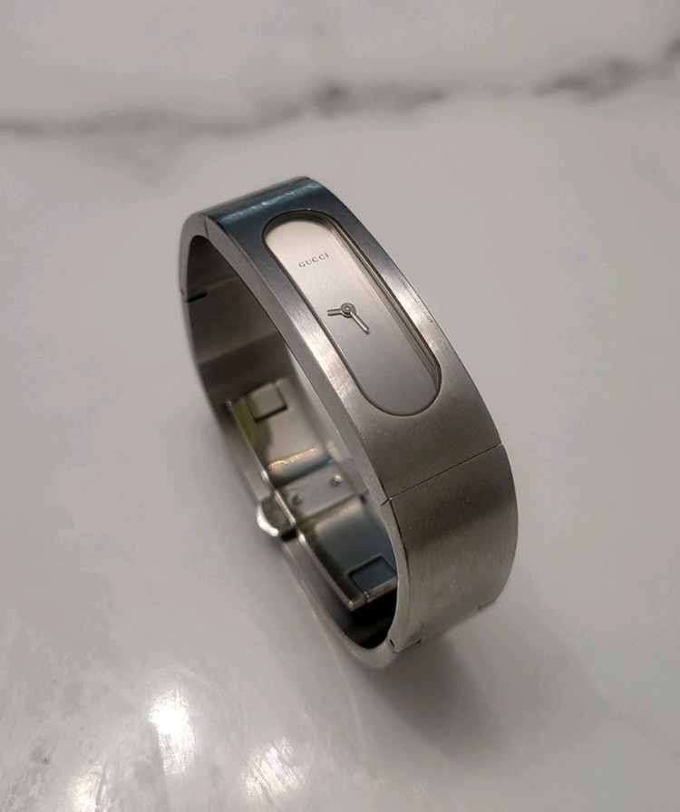 구찌 은장 2400s 여성 스틸 뱅글 시계 손목시계 여자 팔찌 이미지