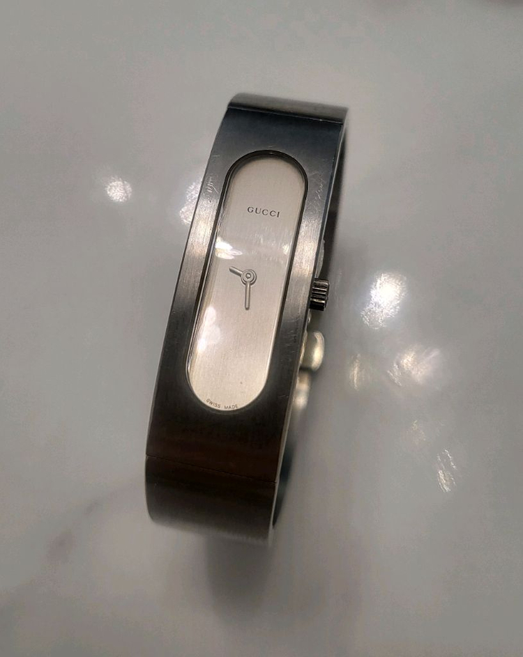 구찌 은장 2400s 여성 스틸 뱅글 시계 손목시계 여자 팔찌 이미지