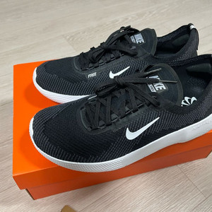 나이키 / 프리런 2025 블랙 화이트 / 265