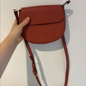 크로스백 사만다타바사 이미지