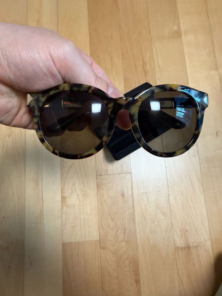 칼라거펠트 선글라스 이미지