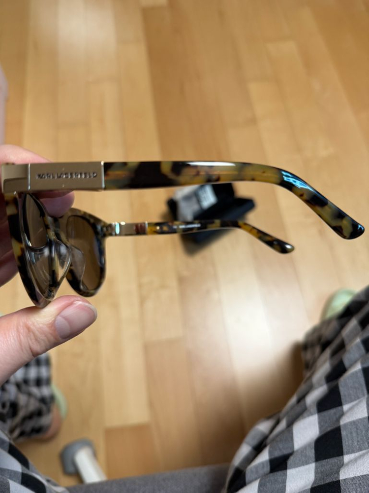 칼라거펠트 선글라스 이미지