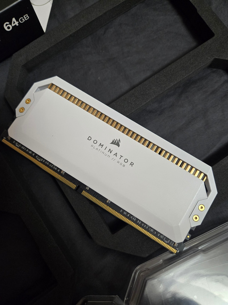 커세어 튜닝램 도미네이터 64GB(풀뱅크)풀박 / DDR4 3600 18-19-19-39 이미지