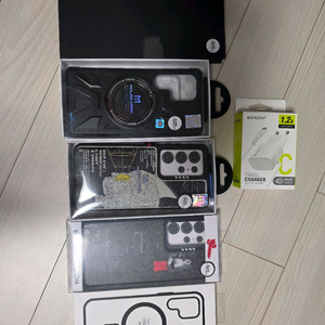 갤럭시 S25 울트라 케이스 4개.1.2A 고속 충전기 .액정필름.카메라필름