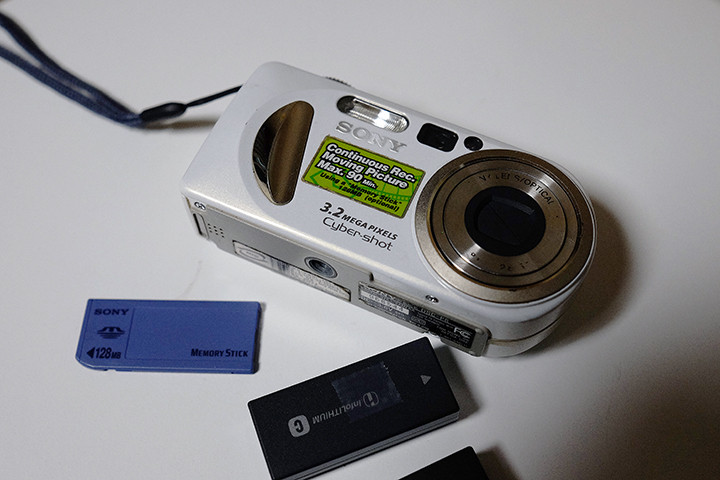 소니 SONY 사이버샷 DSC-P8 빈티지 디카 팝니다 이미지