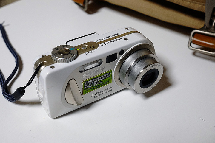 소니 SONY 사이버샷 DSC-P8 빈티지 디카 팝니다 이미지