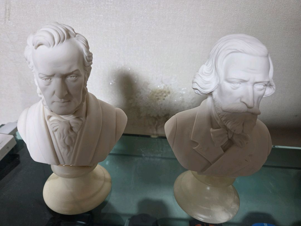 작곡가 리하르트 바그너 흉상--3