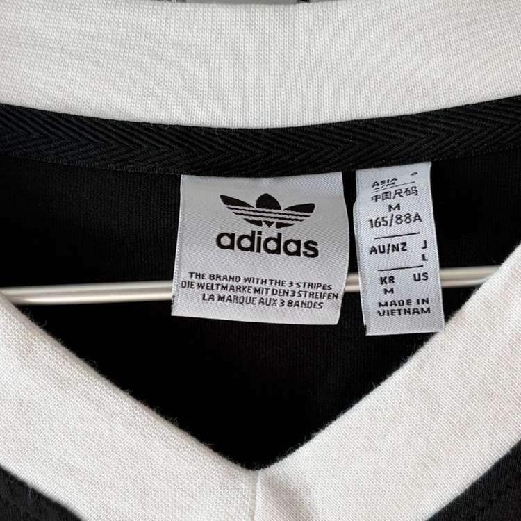 여성용 블랙 롱슬리브 티셔츠 이미지