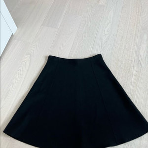 띠어리 A라인 플레어 니트스커트 블랙(P) 이미지