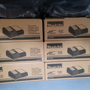 마끼다 급속 충전기 dc18rc 이미지