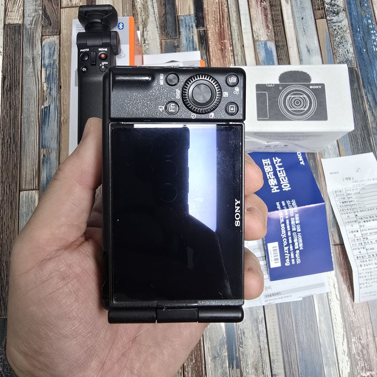 컴팩트 디지털카메라 소니 ZV-1M2 슈팅그립 세트 팝니다, 풀박 정품 배터리 2개--9