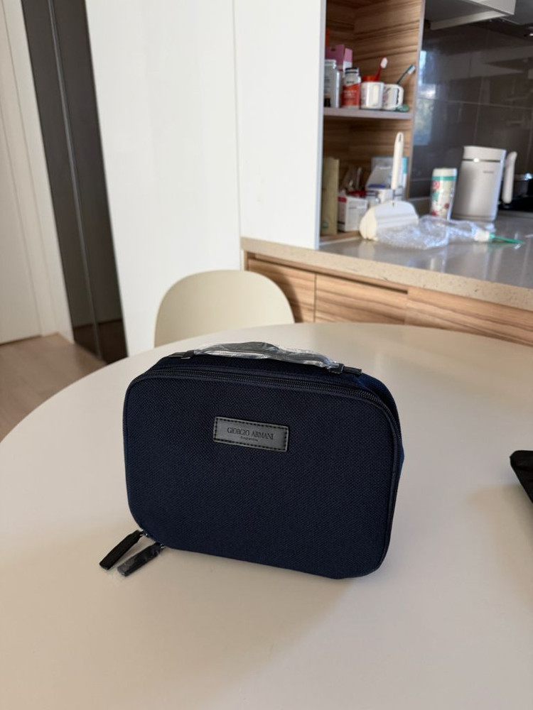 아르마니 트래블 파우치 (새상품) 이미지