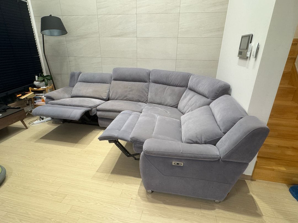 4인용 L자형 리클라이너 소파 이미지