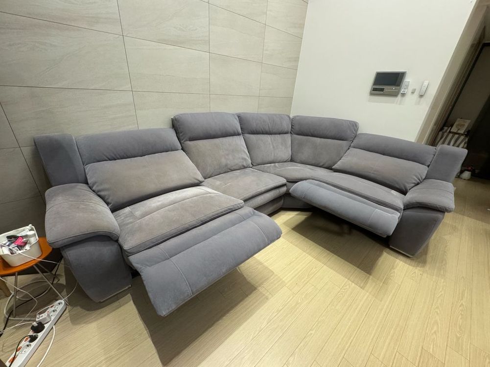4인용 L자형 리클라이너 소파 이미지